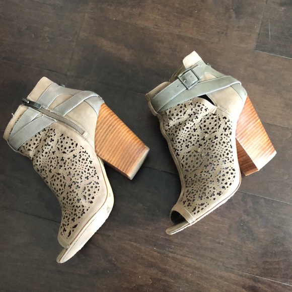 Vince Camuto booties - Picture 2 of 5